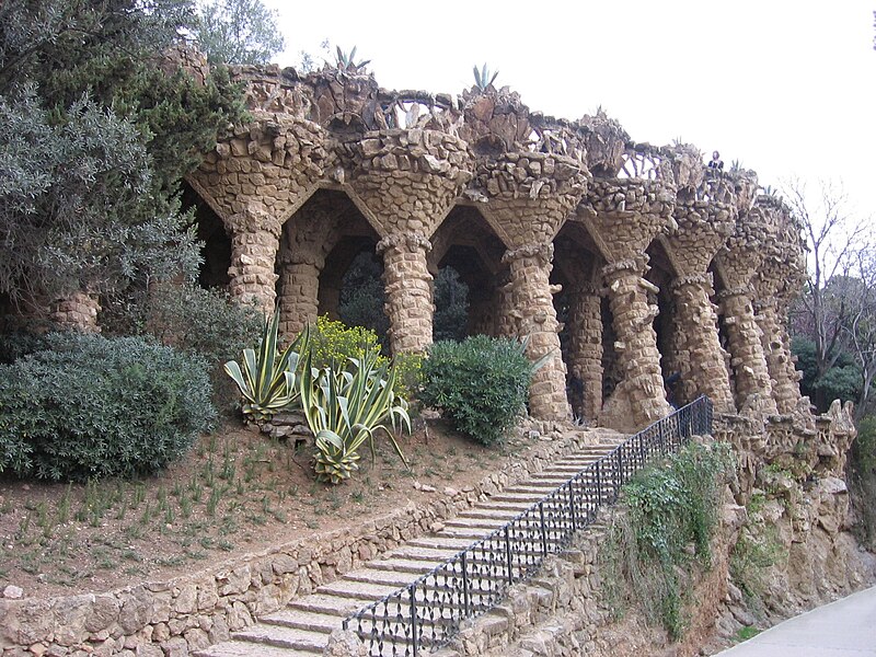 File:Park Güell - Viaducto.jpg