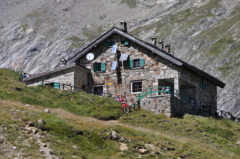 File:RifugioElisabetta.JPG