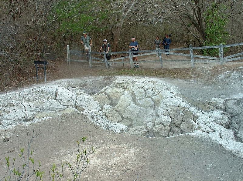 File:RincónMudpotField Apr2003.jpg