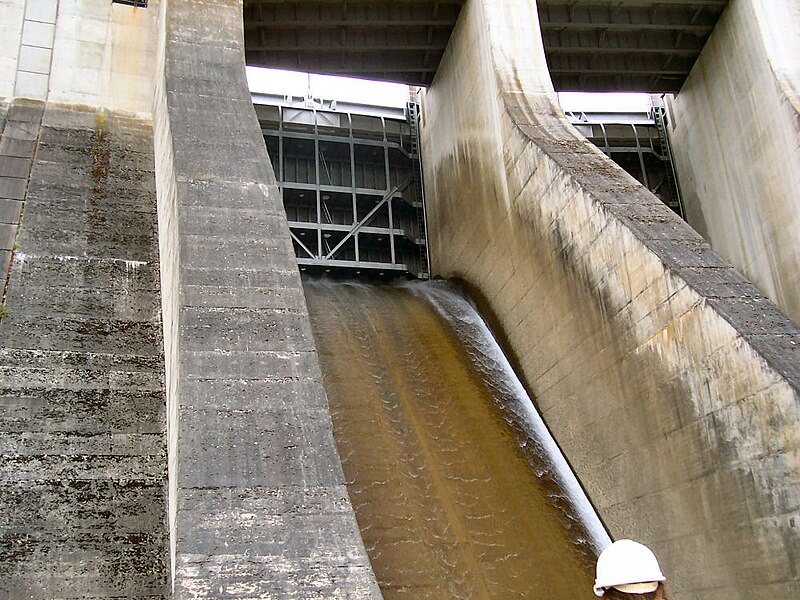 File:Roxburgh spillway.jpg