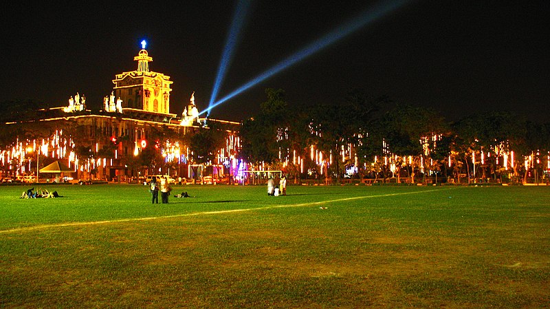 File:UST at Christmas2007.jpg