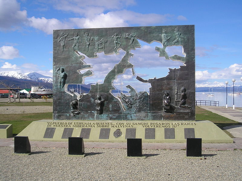 Файл:UshuaiaFalklandsWarVictimsMonument.jpg