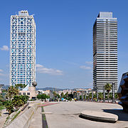 Hotel Arts (left) and Torre Mapfre (right)