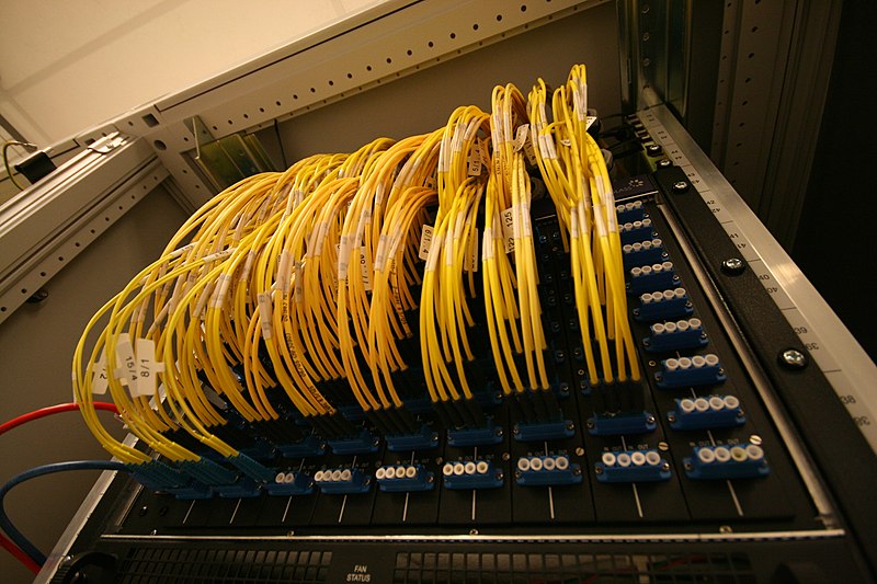 Archivo:AMS-IX optical patch panel.jpg