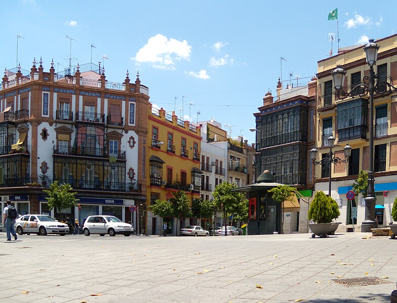 File:Altozano Triana Sevilla 2.jpg