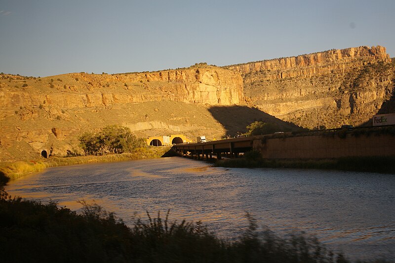 File:Bevertailmountaintunnel.jpg