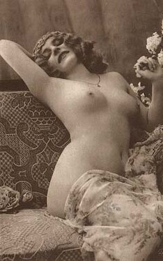 One of the many photographs of Fernande by Jean Agélou (1910s)