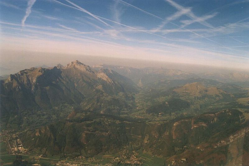 File:MassifDesBornes 320.jpg