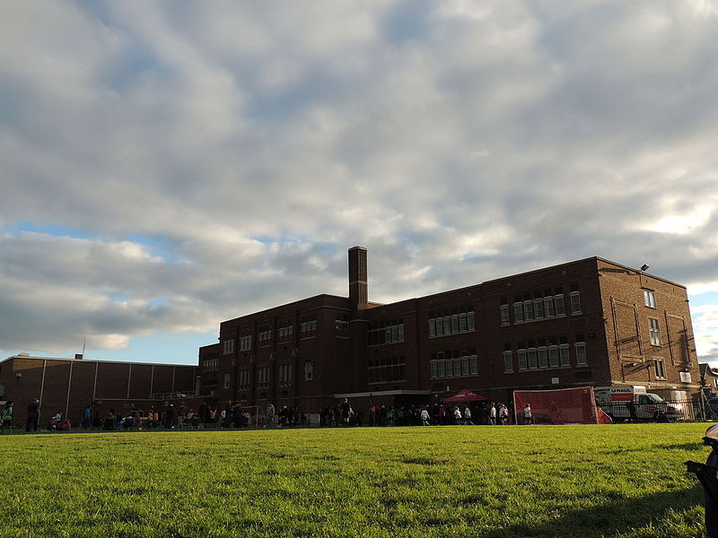 File:Runnymede Collegiate Back View.jpg