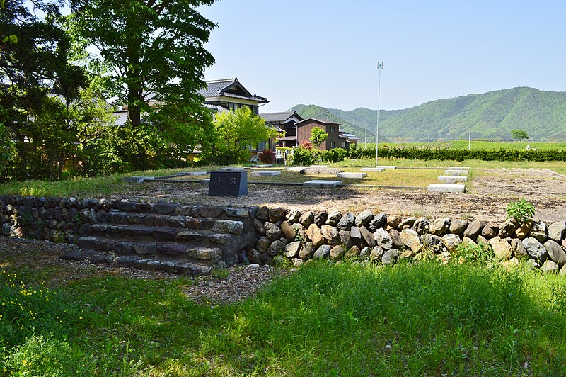 File:Wakasa Kokubunji, tou-ato.jpg