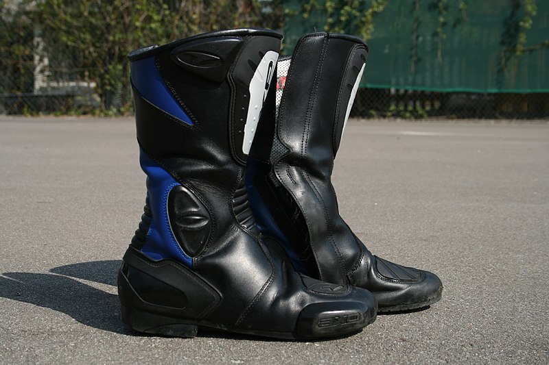 File:AXO touring boots.jpg