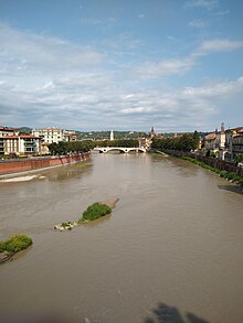 Adige flowing through Verona.jpg