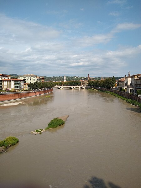 File:Adige flowing through Verona.jpg