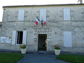 The town hall in Coulonges