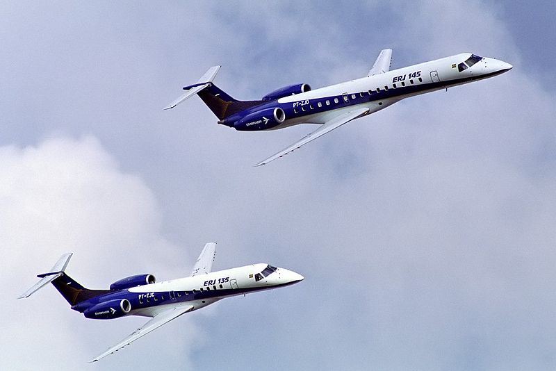 Archivo:Embraer ERJ-135 & ERJ-145.jpg