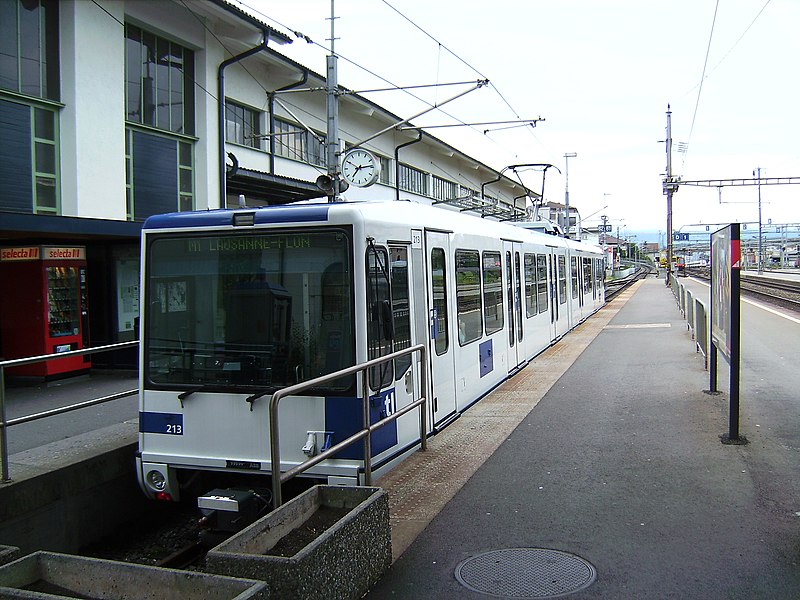 Файл:Lausanne metro Renens CFF.jpg