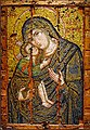 Mosaico bizantino con el tema de la Theotokos (María como Madre de Dios). Los nimbos representan la santidad (el del Niño Jesús, cruciforme, la divinidad y el sacrificio de la Cruz). El fondo dorado representa la eternidad celeste, además de cumplir con el horror vacui propio del estilo. Todos sus rasgos: el cromatismo, la frontalidad y la linealidad (bordes nitidos, marcado de los pliegues), además de influir grandemente en el románico de Europa Occidental, se reprodujeron y continuaron, estereotipados, en los iconos religiosos de épocas posteriores en toda Europa Oriental.