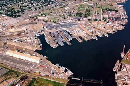 Vista aérea de los astilleros Norfolk Naval Shipyard