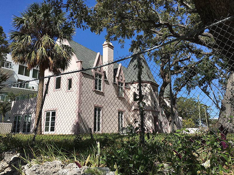 File:Petit Douy Mansion, Brickell.jpg