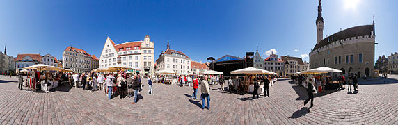 Panorama of the central Town Hall Square (Raekoja plats)