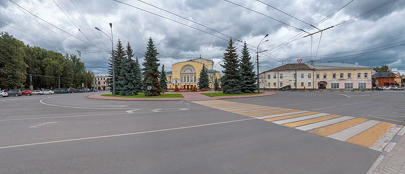 Файл:Volkov Square Yaroslavl.jpg