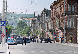 Вид Московской улицы на пересечении с улицей М. Горького в сторону вокзала