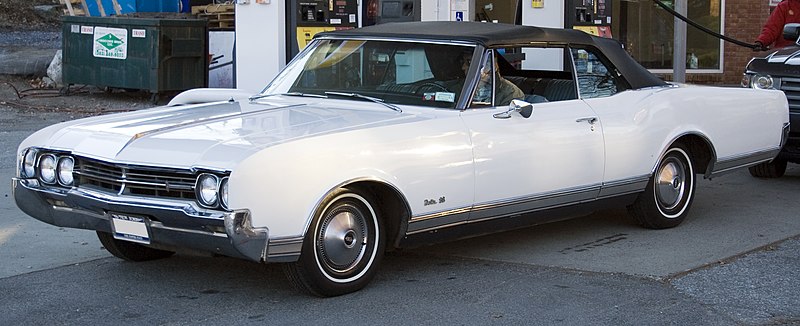 File:1966 Olds Delta88 convertible.jpg