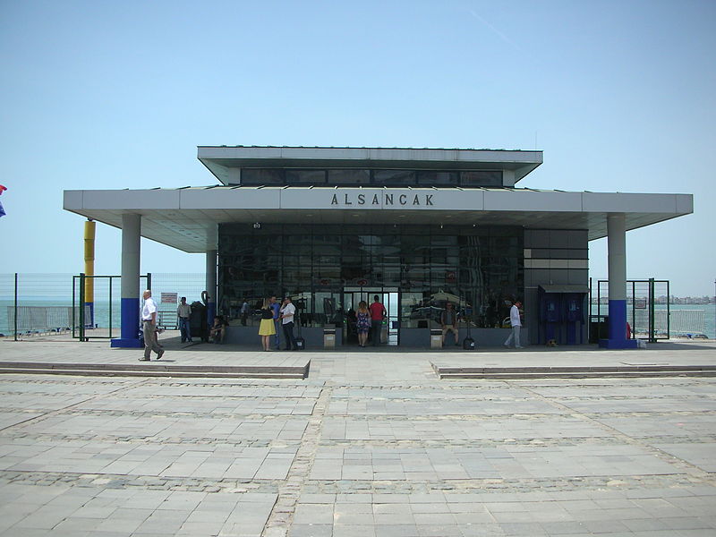 File:Alsancak Pier.jpg