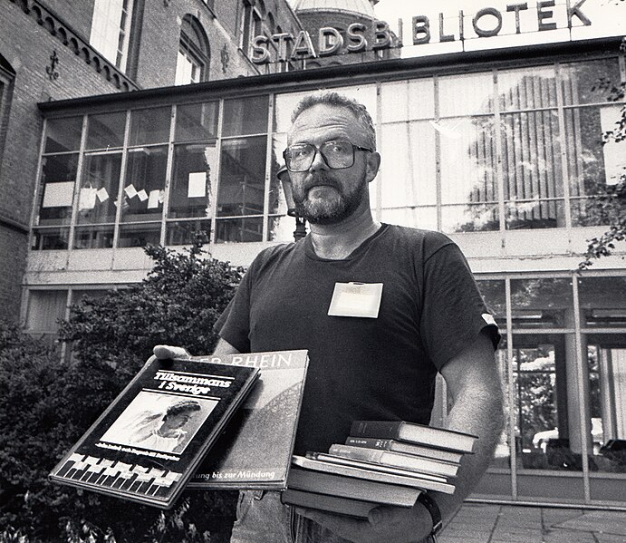 File:Bibliotekarie - Malmö 1988.jpg