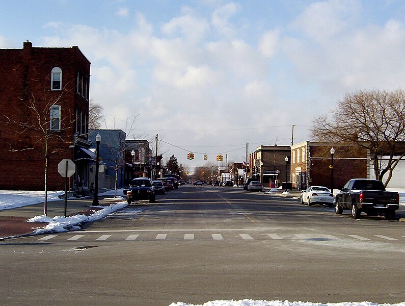 File:Downtown Looking Up 1-6-04.jpg