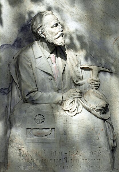 File:Eduard-Richter-Denkmal,-Richterhöhe,-Salzburg-(1907).jpg