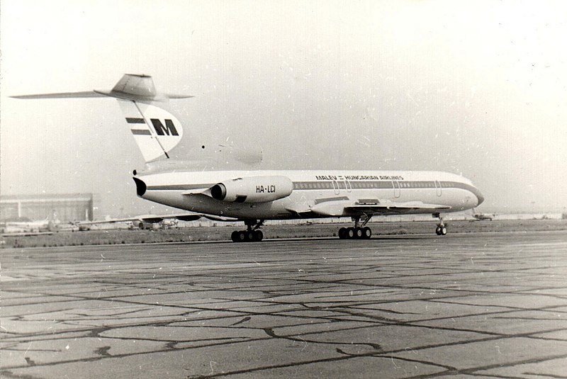 Файл:Malev Tupolev Tu-154A (HA-LCI).jpg