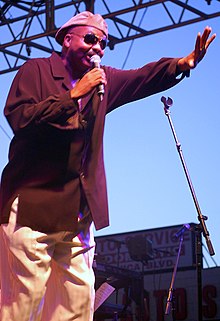 Henderson singing at Sunset Junction Festival in Los Angeles, California