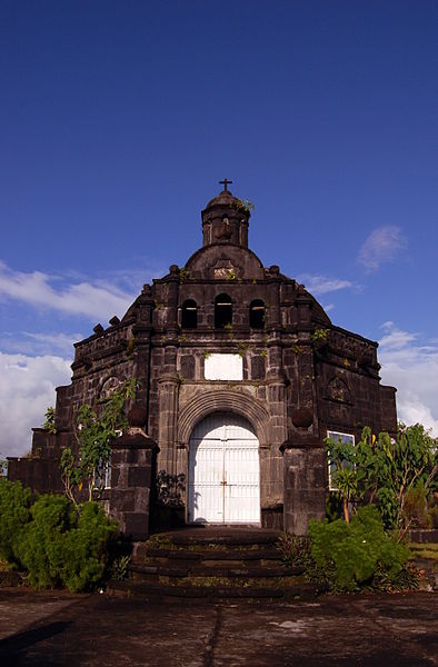 File:Tabaco Cemetery Chapel (2517084409).jpg