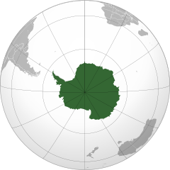 This map uses an orthographic projection, near-polar aspect. The South Pole is near the center, where longitudinal lines converge.