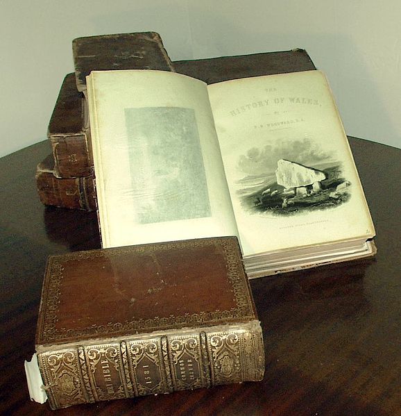 Archivo:Antique-books-woodward.jpg