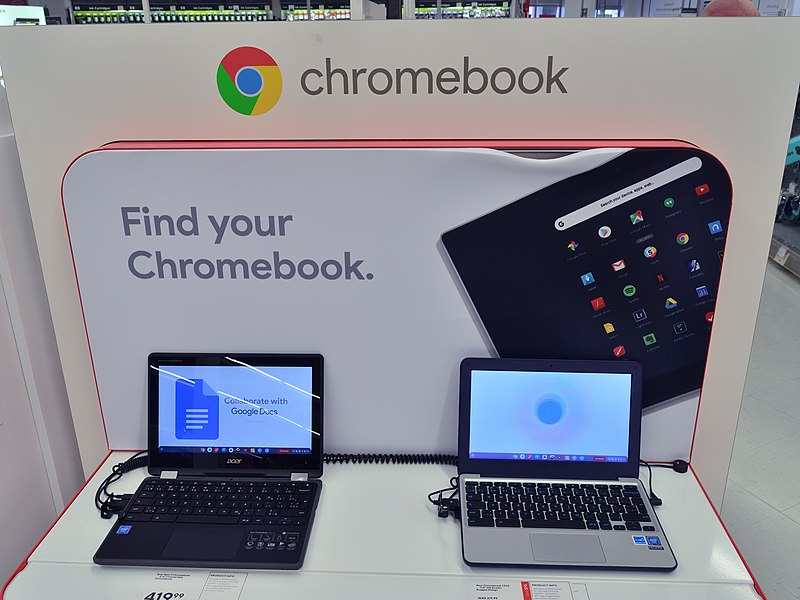 File:ChromebookStaplesStore.jpg