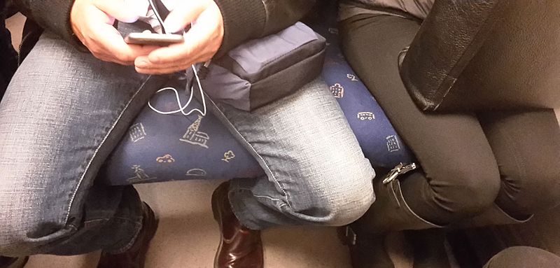 Файл:Manspreading on Stockholm Metro.jpg