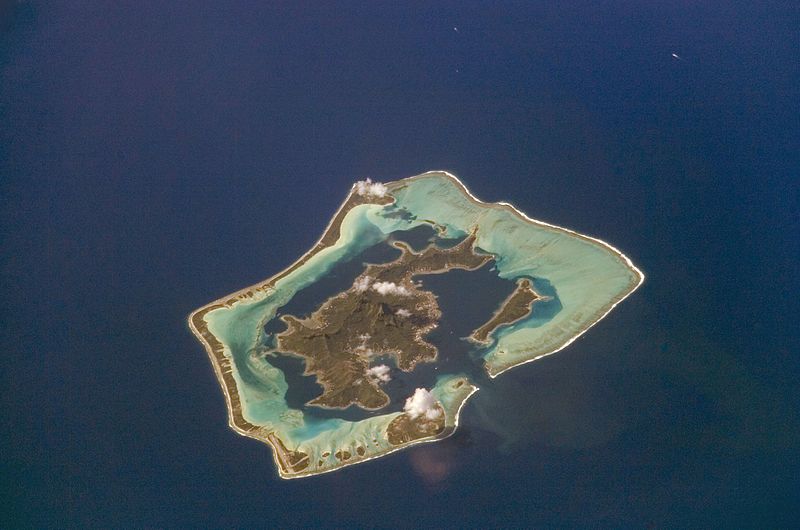 Файл:NASA-BoraBora.jpg