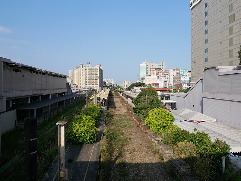 File:舊桃園車站月台（2）.jpg