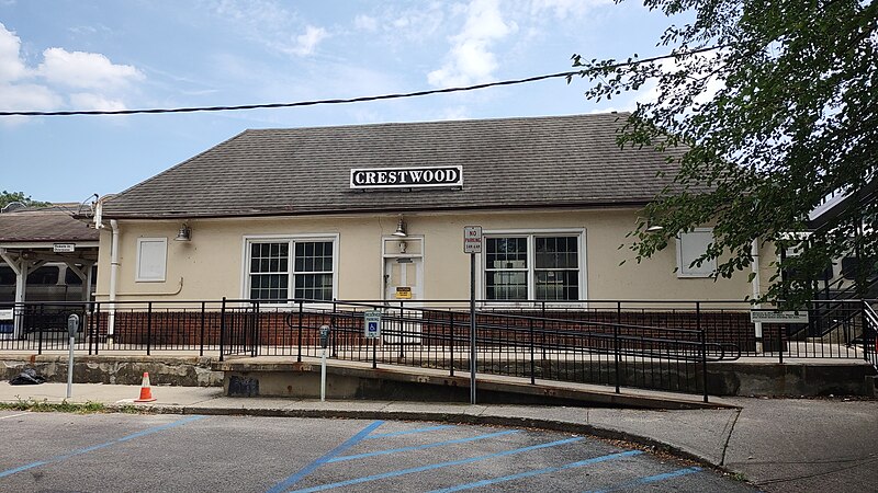 File:Crestwood MN 2022 jeh.jpg