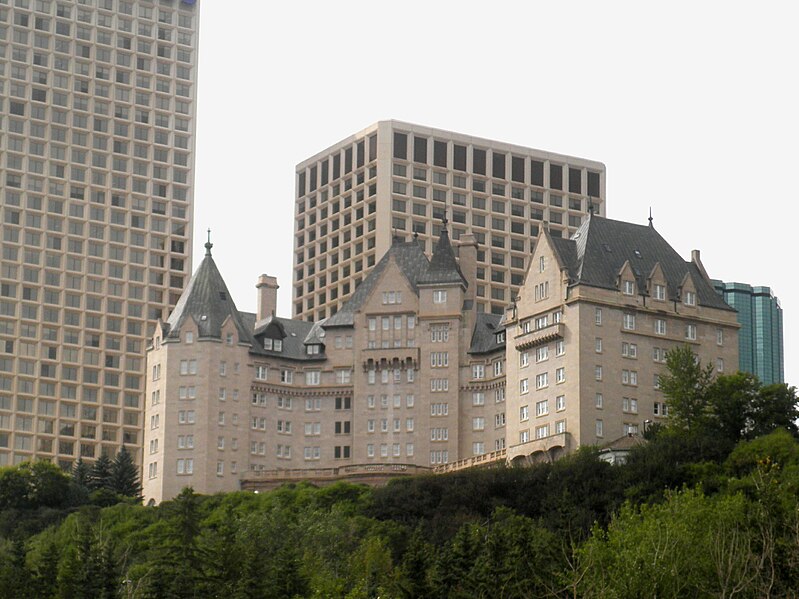 File:Hotel Macdonald.jpg