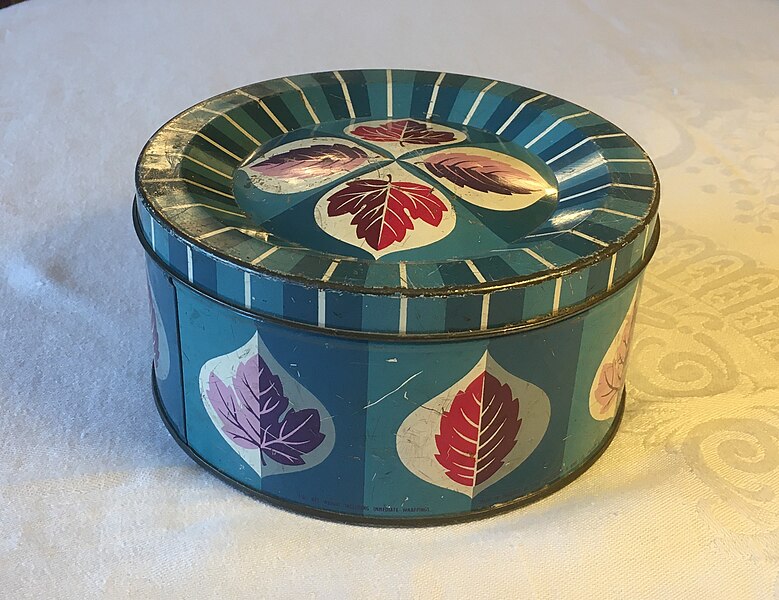 File:Mackintosh's Quality Street Tin.jpg