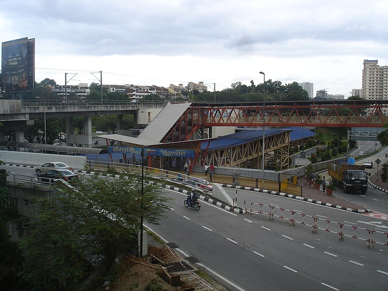 File:Midvalley komuter stn.JPG