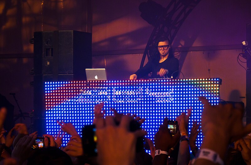 Archivo:Skrillex at Sasquatch 2011.jpg