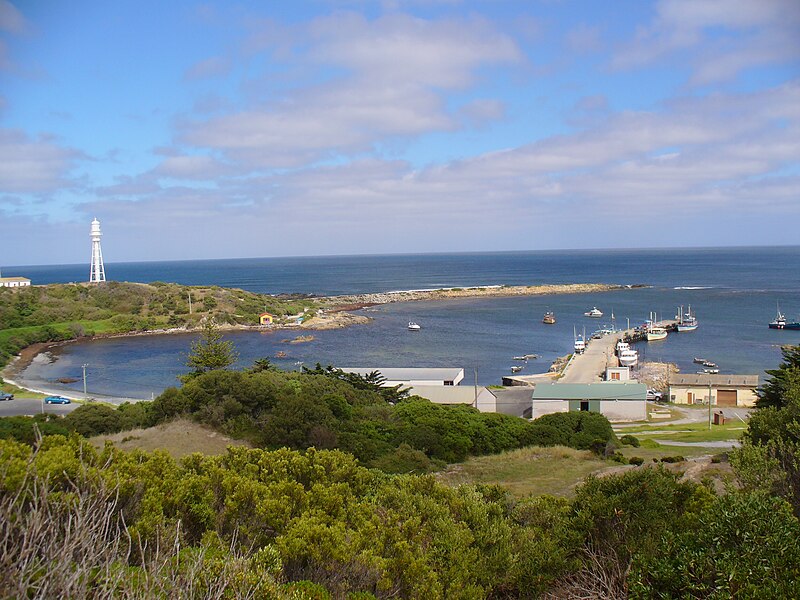 File:Currie Harbour-King Island-Australia.jpg