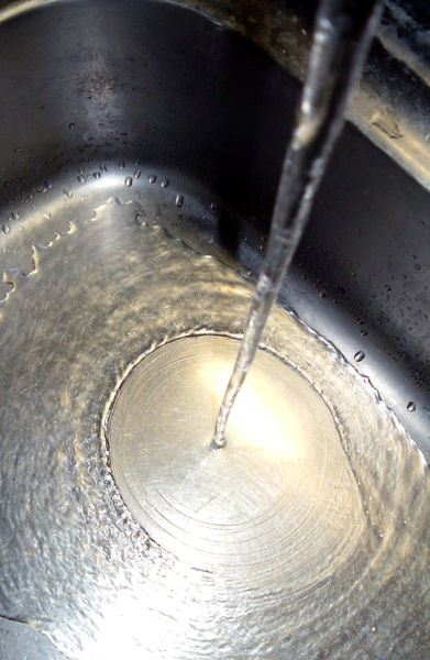 File:Hydraulic jump in sink.jpg