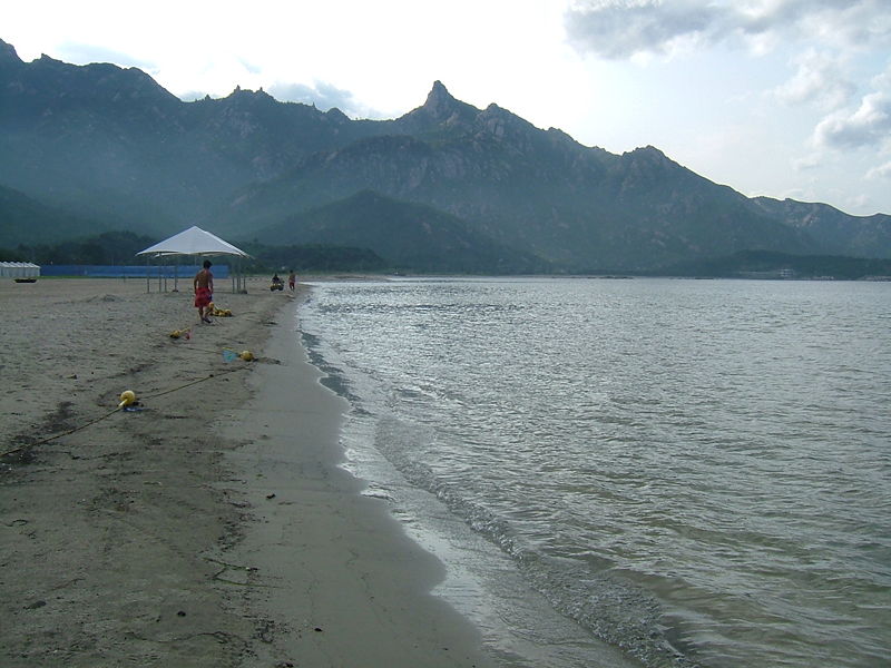 File:Kumgangsan-beach.jpg