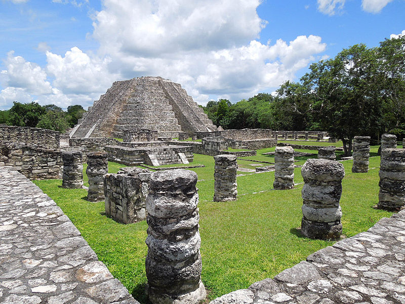 Archivo:Mayapan perspectiva 1.jpg