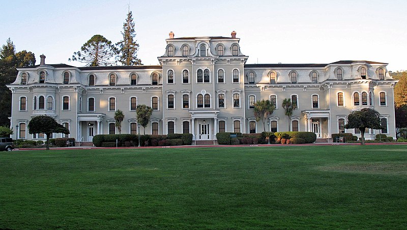 File:Mills Hall (Oakland, CA).JPG